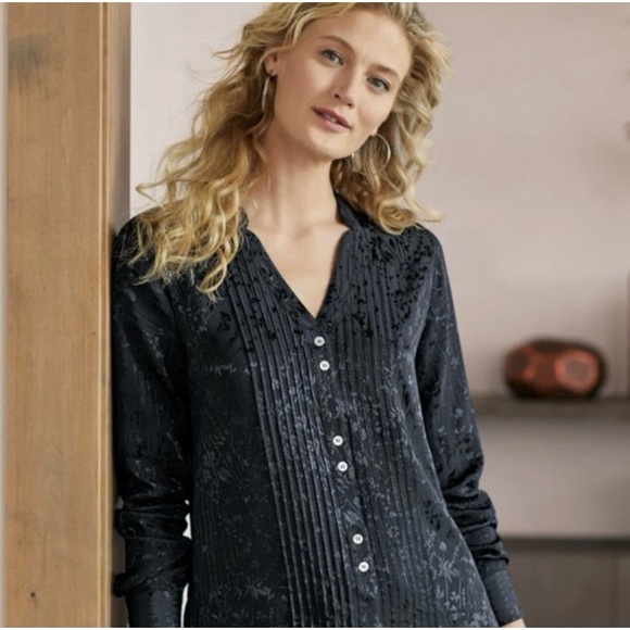 Soft Surroundings Tops - Soft Surrounding Silky Jacquard Pin Tuck Blouse Black Long Sleeve Womens Size L